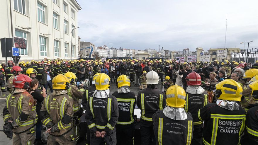 La alerta de los bomberos gallegos: pocos, sin protocolos claros ni coordinación para responder a grandes emergencias