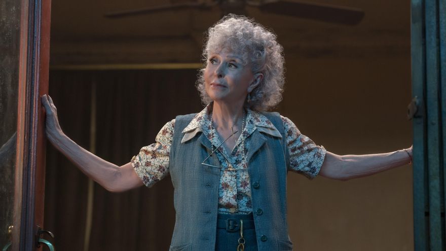 Rita Moreno, de 91 años, como Valentina