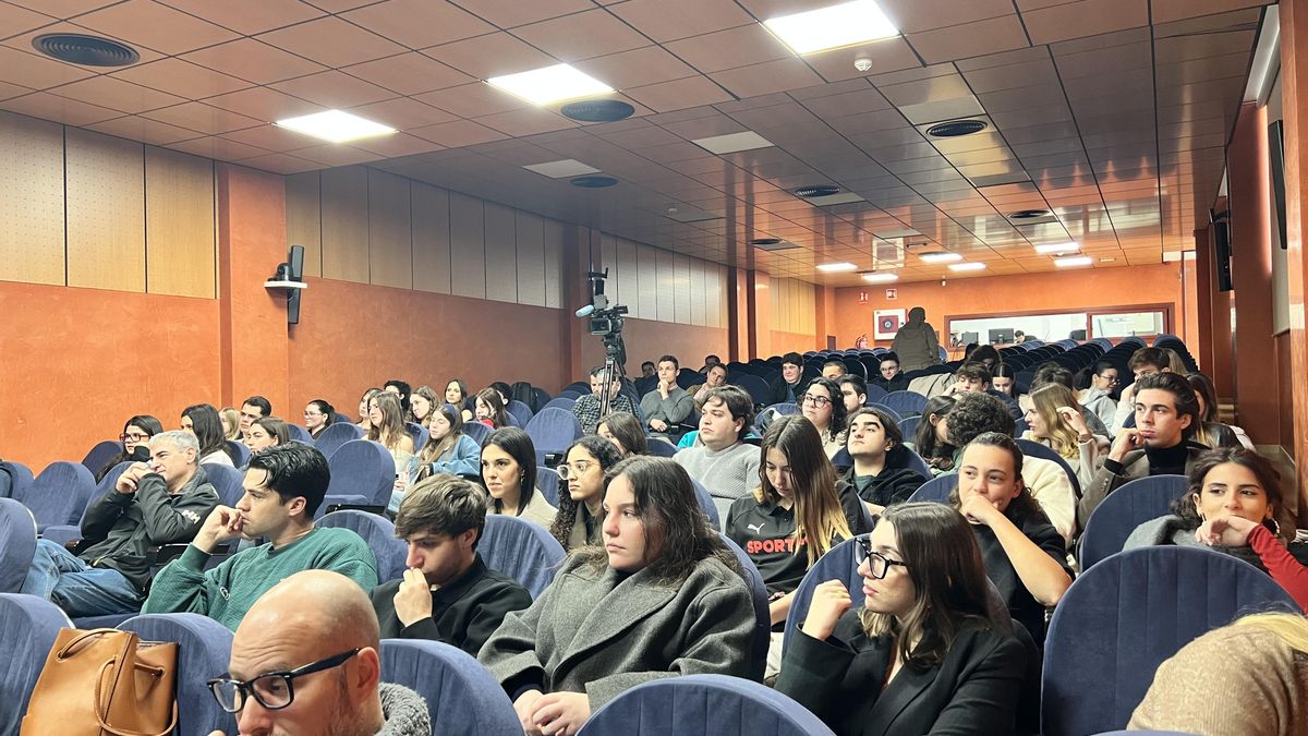 Los asistentes a la conferencia.