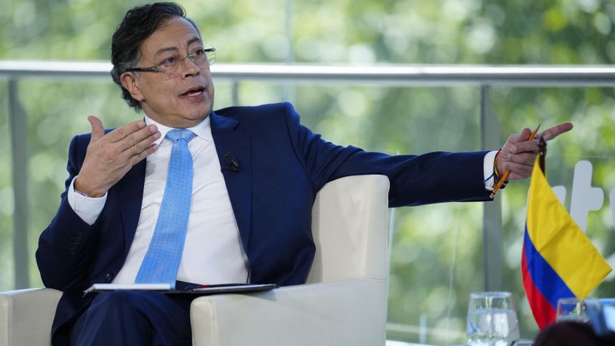 El presidente Colombia, Gustavo Petro durante la segunda entrega de 'Los Desayunos' de RTVE y la Agencia EFE celebrado este viernes en Barcelona. EFE/ Alejandro Garcia