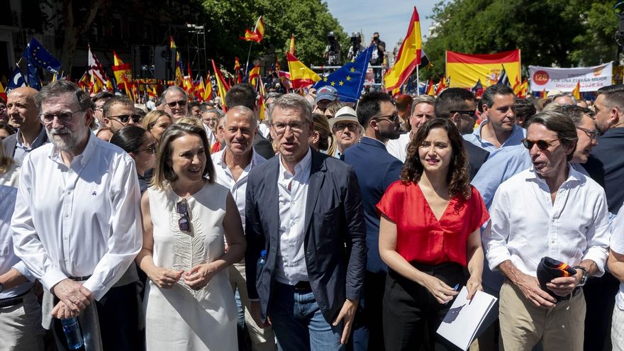 Feijóo se aferra ante miles de personas a un "plebiscito" en las europeas que obligue a Sánchez a convocar elecciones