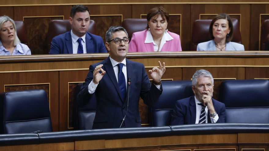 Félix Bolaños interviene durante la sesión de control al Gobierno en el Congreso de los Diputados en Madrid, este miércoles.