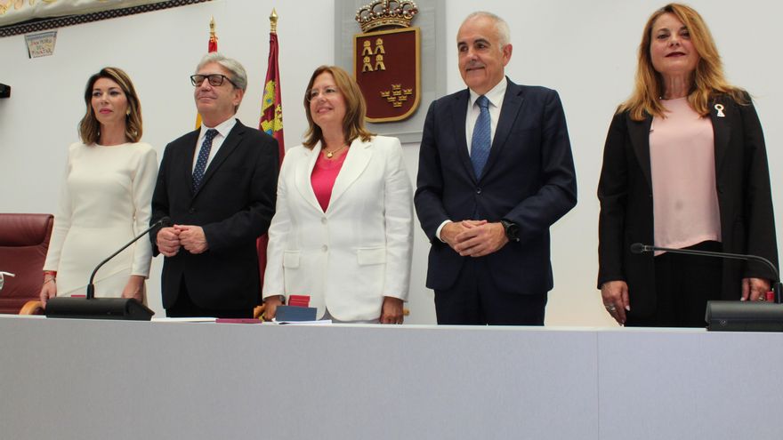 La configuración de la nueva Mesa de la Asamblea Regional en la XI Legislatura con miembros del PP y PSOE