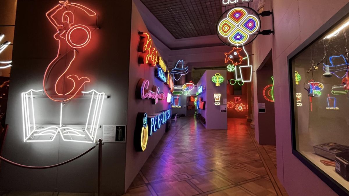 Este curioso museo se ubica en una pequeña nave dentro del recinto Soho Factory, en el emergente barrio de Praga