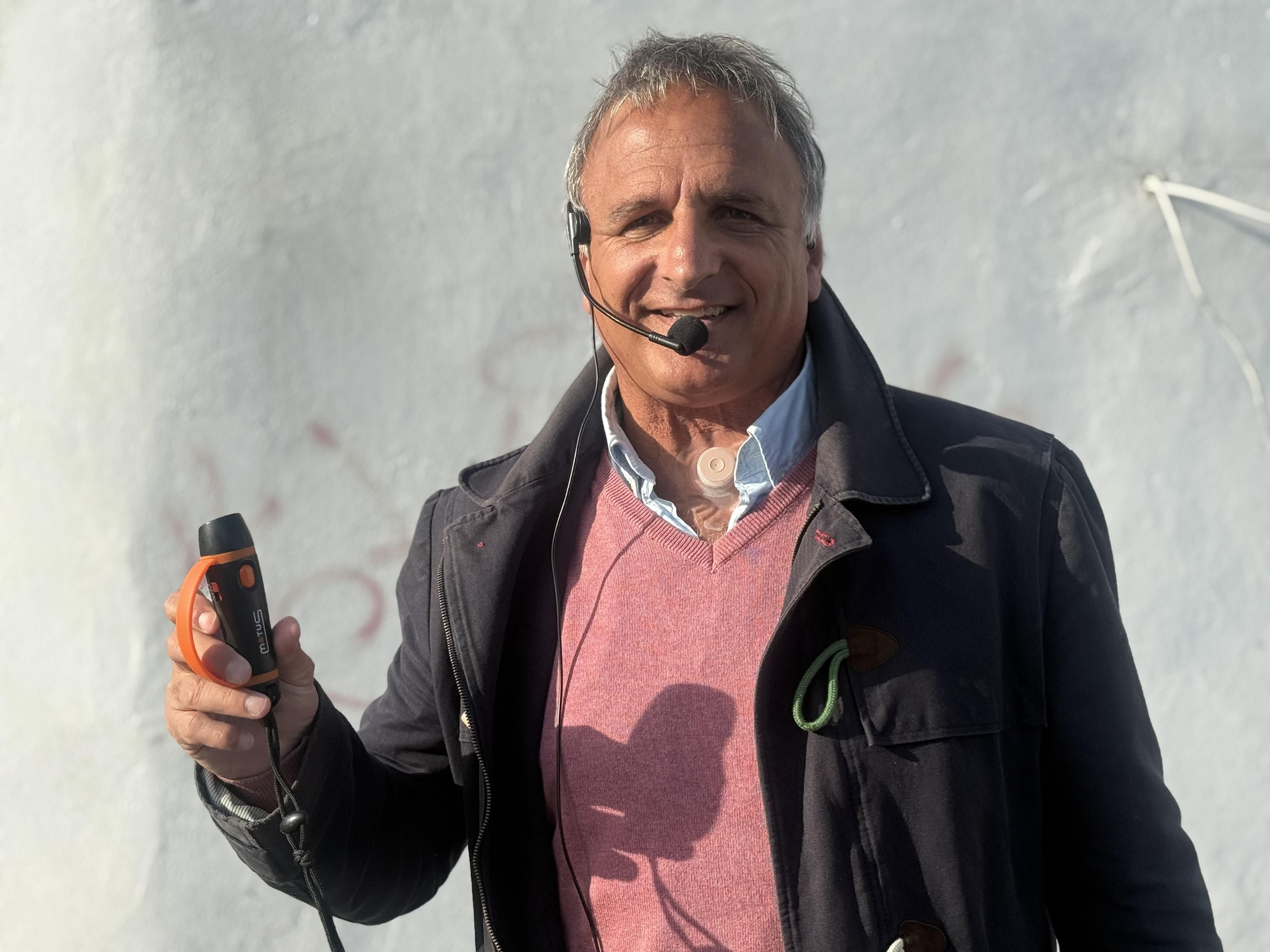Marcelo Chorny, entrenador del Gijón Rugby, con su equipo para dirigir los entrenamientos