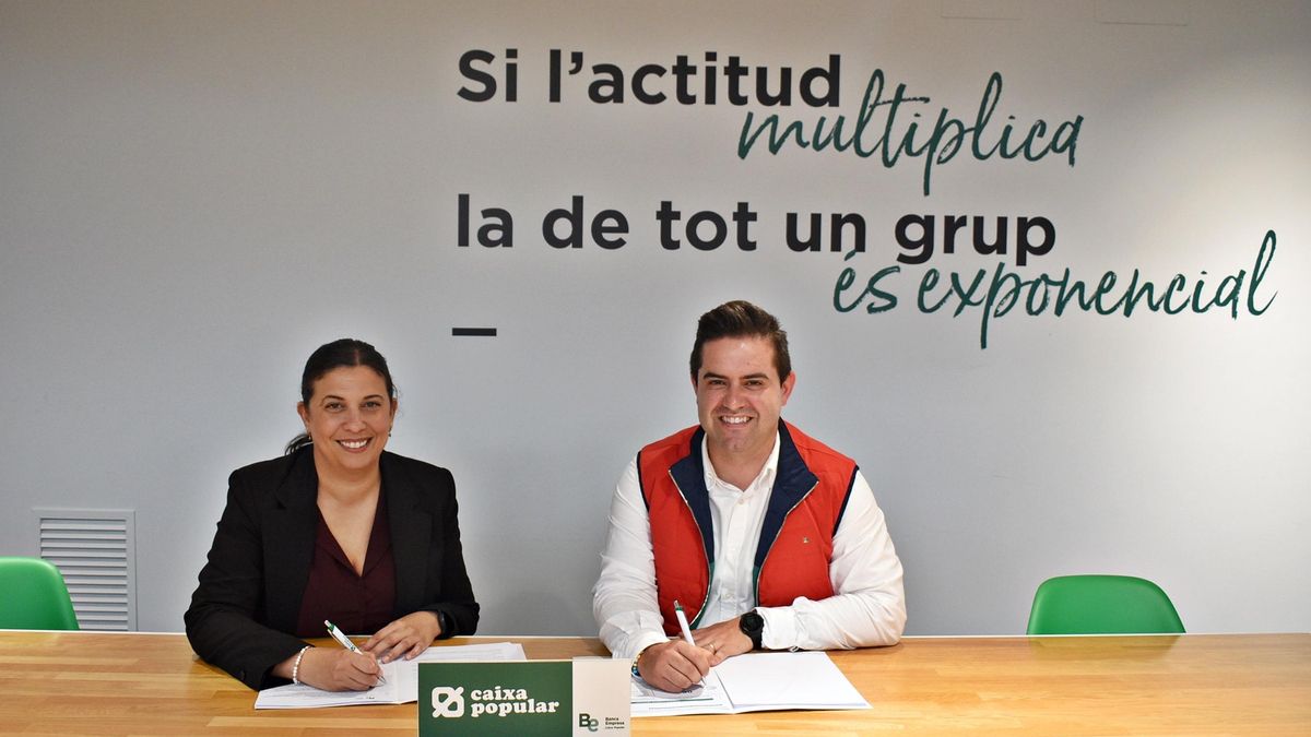 Firma del convenio entre el Consorcio de la Ribera y Caixa Popular.