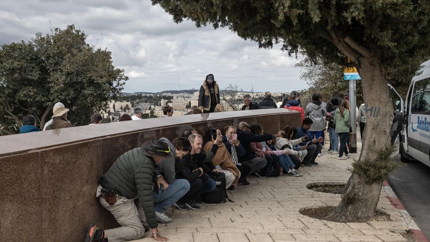 Irán responde a los bombardeos con misiles y drones contra Israel y las bases de EEUU en la región