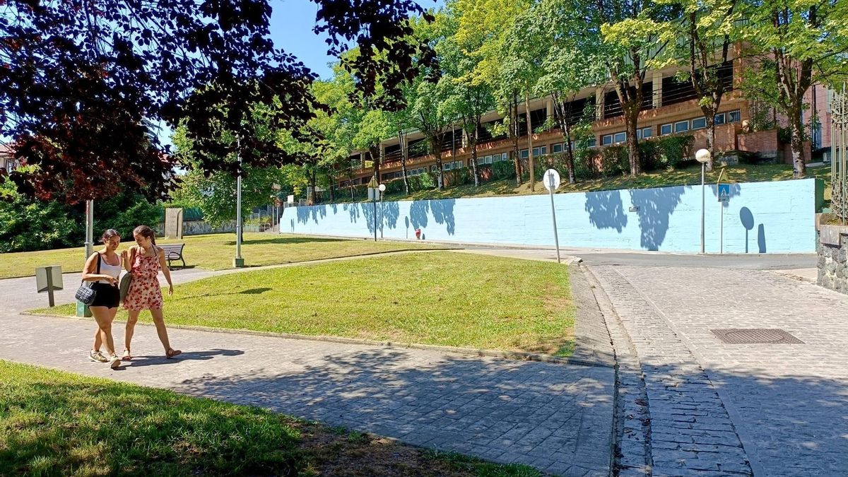 Pared del colegio Allende Salazar antes de pintarse el mural.