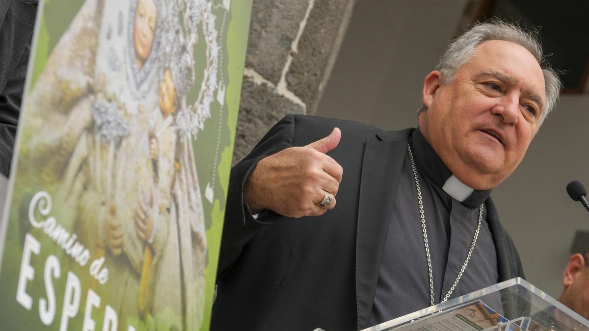 El obispo de la Diócesis de Canarias, José Mazuelos, en la presentación de los actos programados con motivo de la Bajada de la Virgen del Pino.