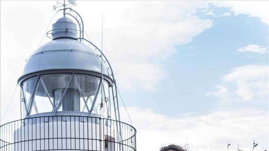 La escritora María Oruña inaugura la I Feria del Libro de Suances, que arrancará el próximo 20 de mayo