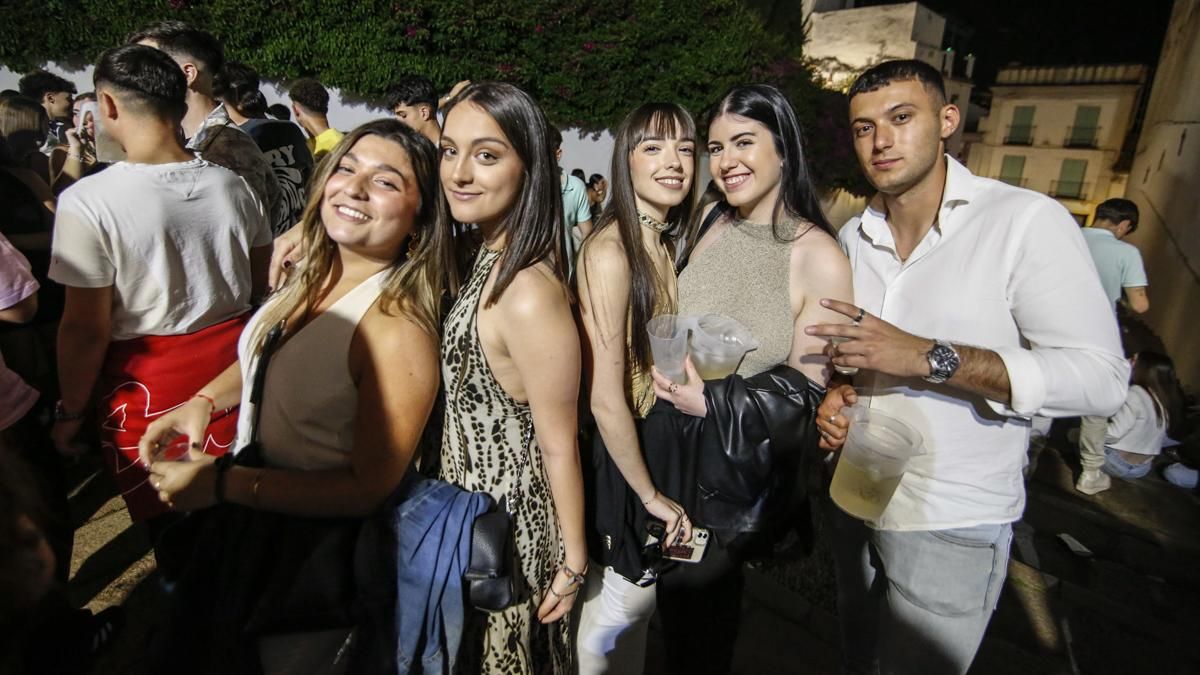 Ambiente nocturno de las Cruces de Mayo del Bailío