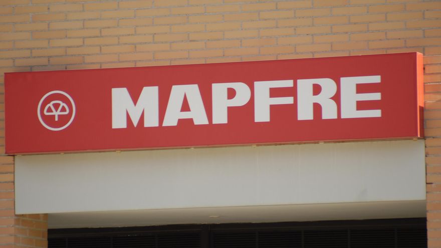 Logotipo de la Compañía de Seguros Mapfre Vida, en una sucursal de Sanchinarro (Madrid). EFE/ J. Benet/Archivo