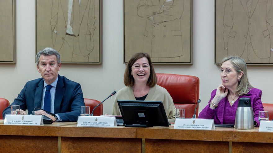(I-D) El presidente del Partido Popular, Alberto Núñez Feijóo; la presidenta del Congreso, Francina Armengol, y la exministra Ana Pastor, durante la presentación del libro 'Discursos Parlamentarios de Ana Pastor Julián. Presidenta del Congreso de los Dipu
