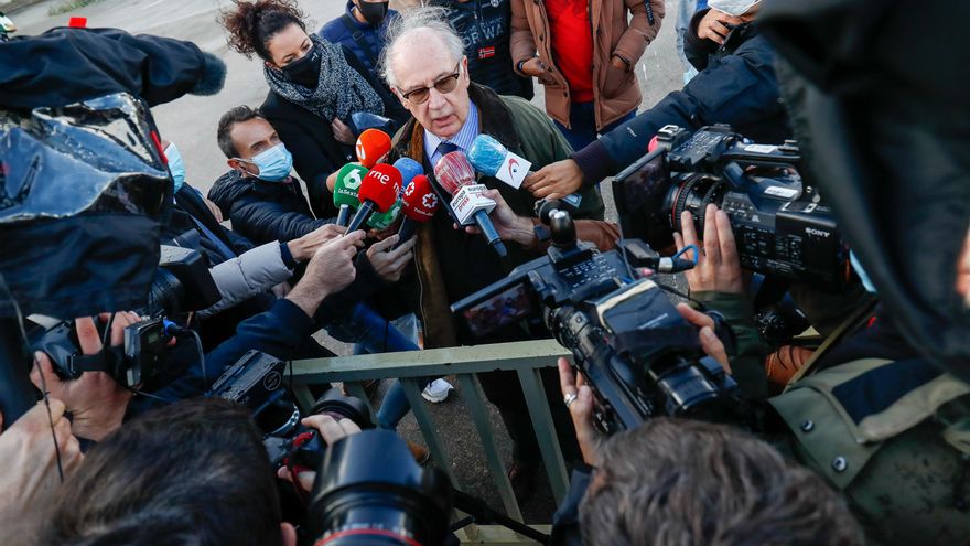 Rato responde a los medios a su salida del centro penitenciario de Soto del Real en octubre de 2020