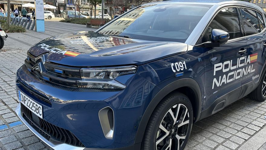 Policía. Coche. Patrulla.