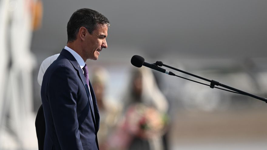 El presidente del Gobierno español, Pedro Sánchez, llega al aeropuerto de Ankara antes de la Cumbre de Jefes de Estado y de Gobierno de la OTAN 2026 en Ankara, Turquía, el 07 de julio de 2026. La cumbre se celebra los días 07 y 08 de julio y se centra en fortalecer la producción industrial de defensa y asegurar la ayuda militar a largo plazo para Ucrania. (Turquía, Ucrania) EFE/EPA/MUHAMMED ABDULLAH KURTAR / POOL