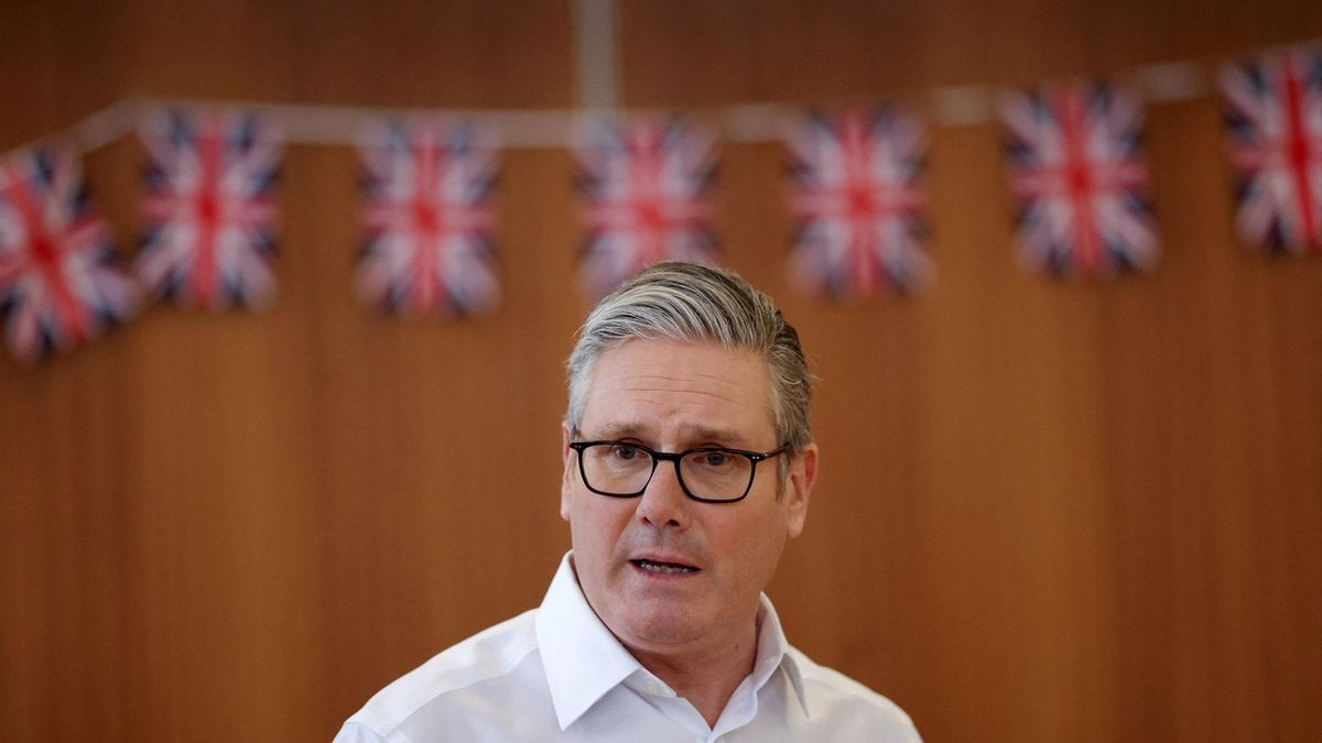 El primer ministro Keir Starmer durante una visita este martes a un centro comunitario en Hertfordshire, Inglaterra.