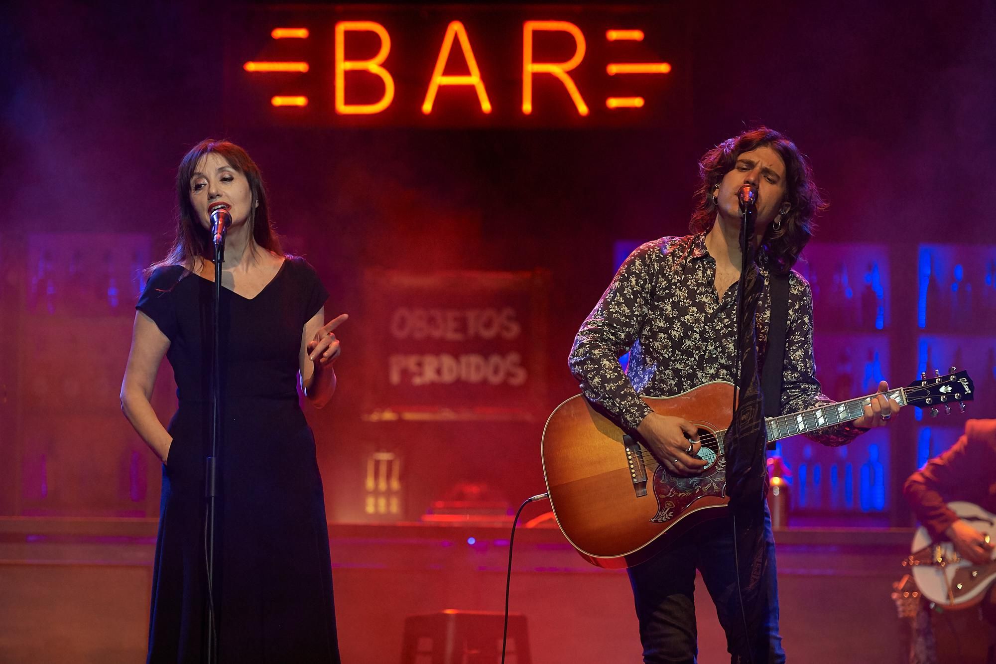 Luz Casal se convirtió en 'La reina del barrio' junto a Rulo. | EL REY LAGARTÓN