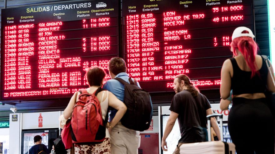 Fondos europeos, reducción de vuelos cortos y nueva red de buses: todo lo que sigue adelante con la ley de movilidad sostenible