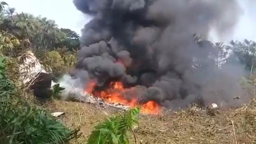 Al menos un muerto y 77 heridos tras el accidente de un avión militar en Colombia con 125 personas a bordo