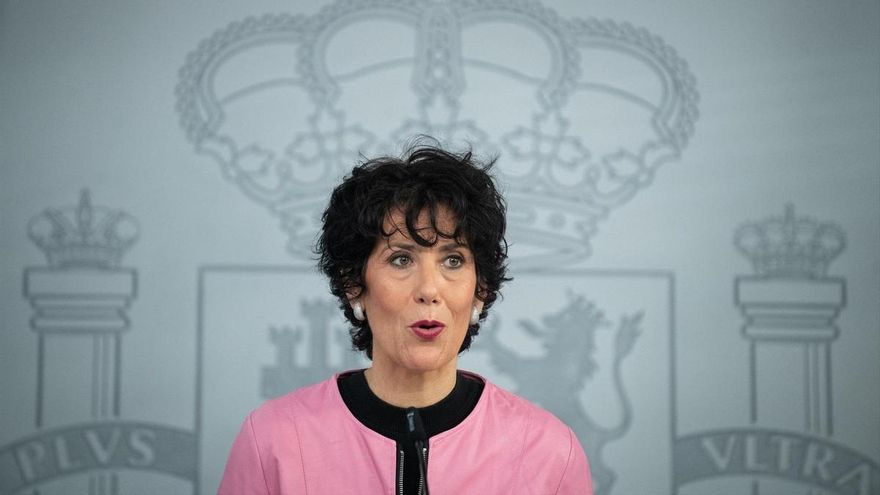 La ministra de Inclusión, Seguridad Social y Migraciones, Elma Saiz, durante una rueda de prensa tras el Consejo de Ministros, a 20 de octubre de 2026, en Madrid (España).