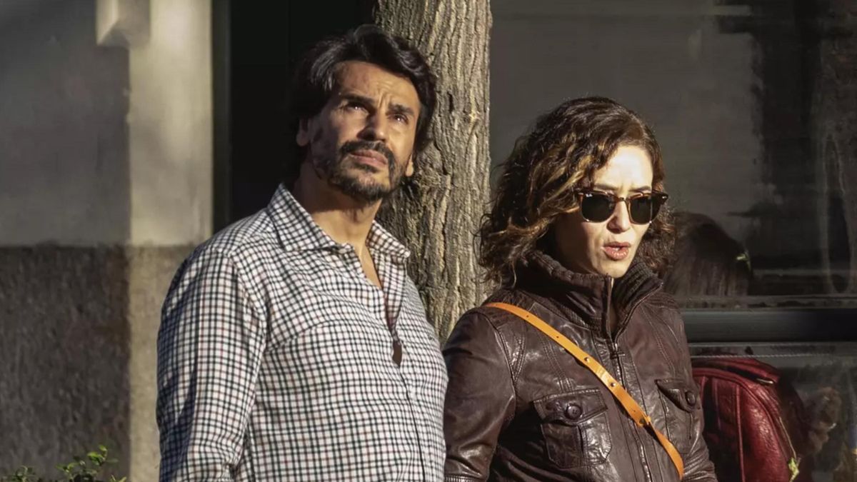 González Amador y Díaz Ayuso en una calle de Madrid en octubre de 2023.