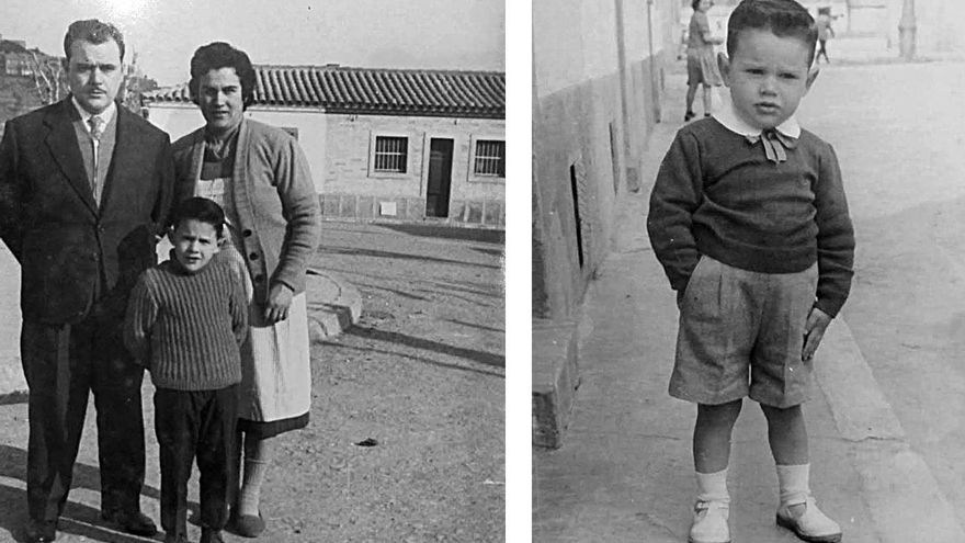 Un joven Cristóbal posa junto a su familia frente a su casa