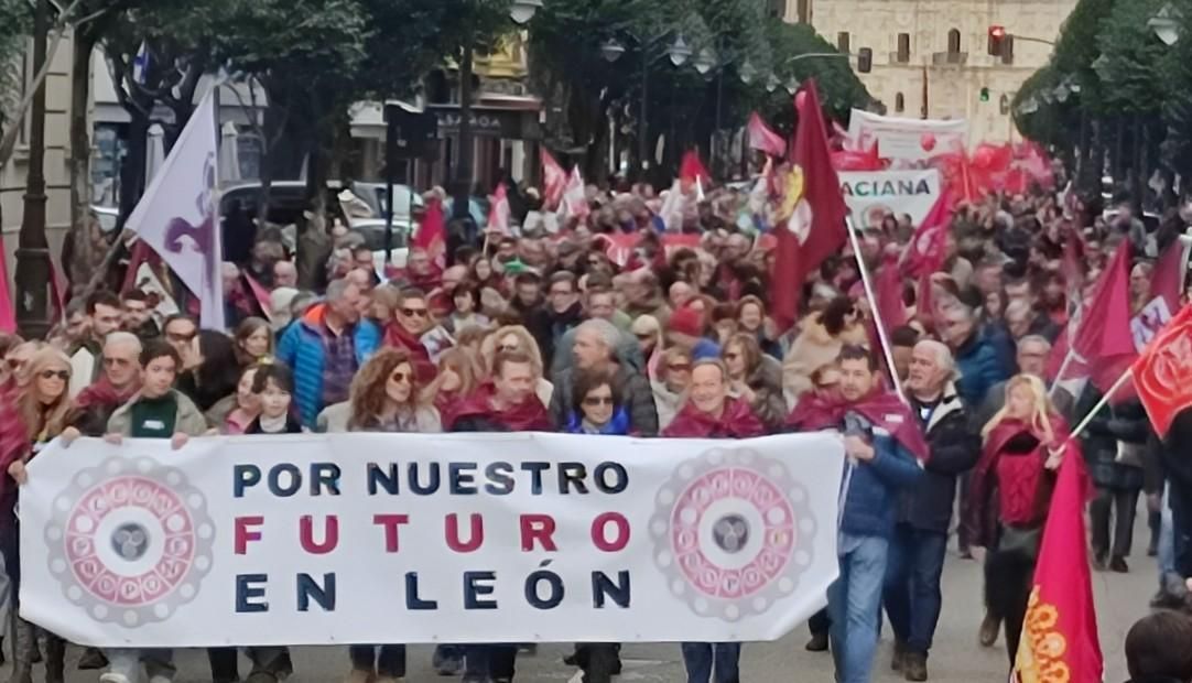 Las imágenes de la gran protesta por el futuro de León el 16F de 2025