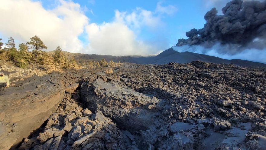 El recorrido de la lava sigue por coladas antiguas