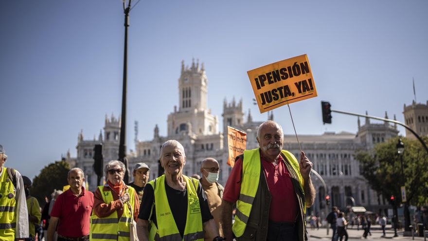Miles de personas procedentes de pueblos y ciudades de todo el Estado han caminado desde la Estación de Atocha hasta la Plaza de Callao de Madrid.