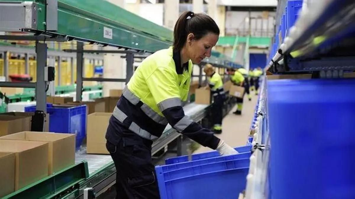 El mercado laboral vasco se recupera tras el verano: el paro desciende en 2.200 personas y se ganan 11.475 afiliados