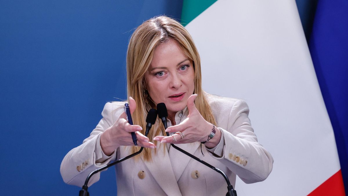 La primera ministra italiana Giorgia Meloni asiste a una conferencia de prensa con el canciller alemán Friedrich Merz EFE/EPA/GIUSEPPE LAMI