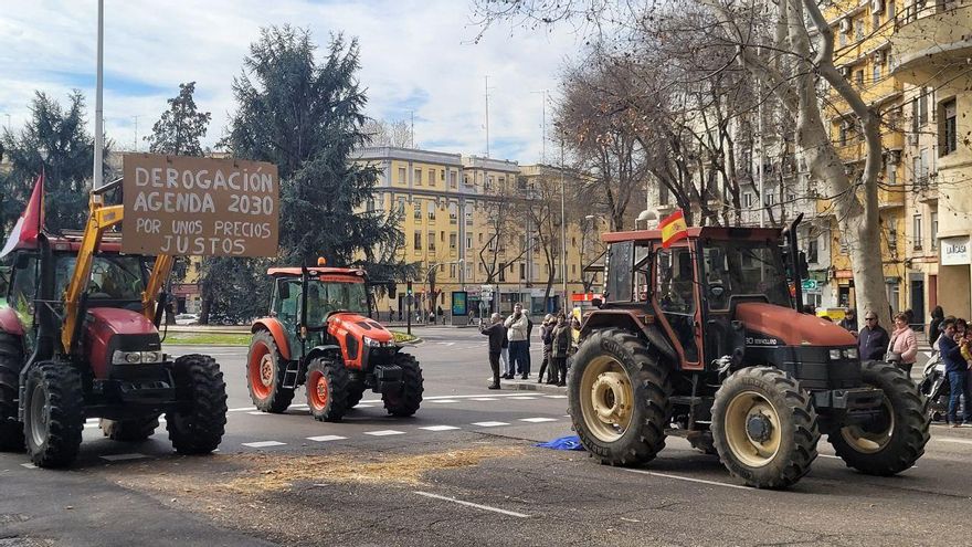 La protesta de los agricultores no logra colapsar la entrada a Madrid pero 500 tractores provocan atascos en el centro