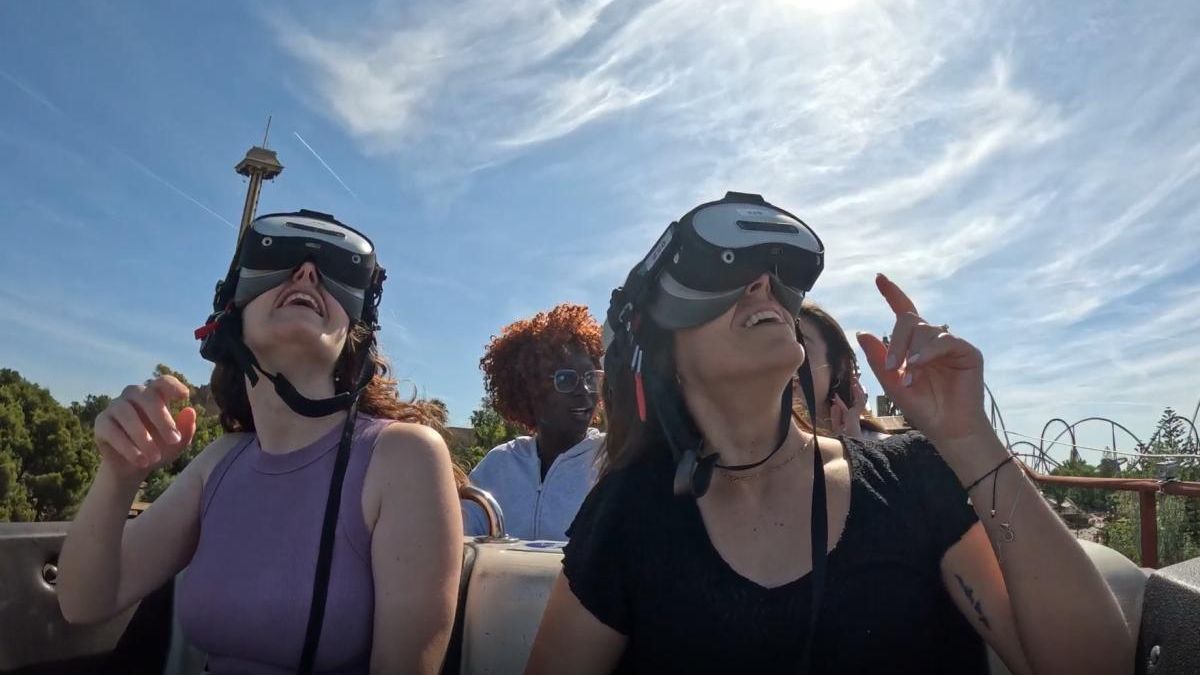 Edgar, el toledano que ha diseñado la primera montaña rusa de realidad mixta del mundo