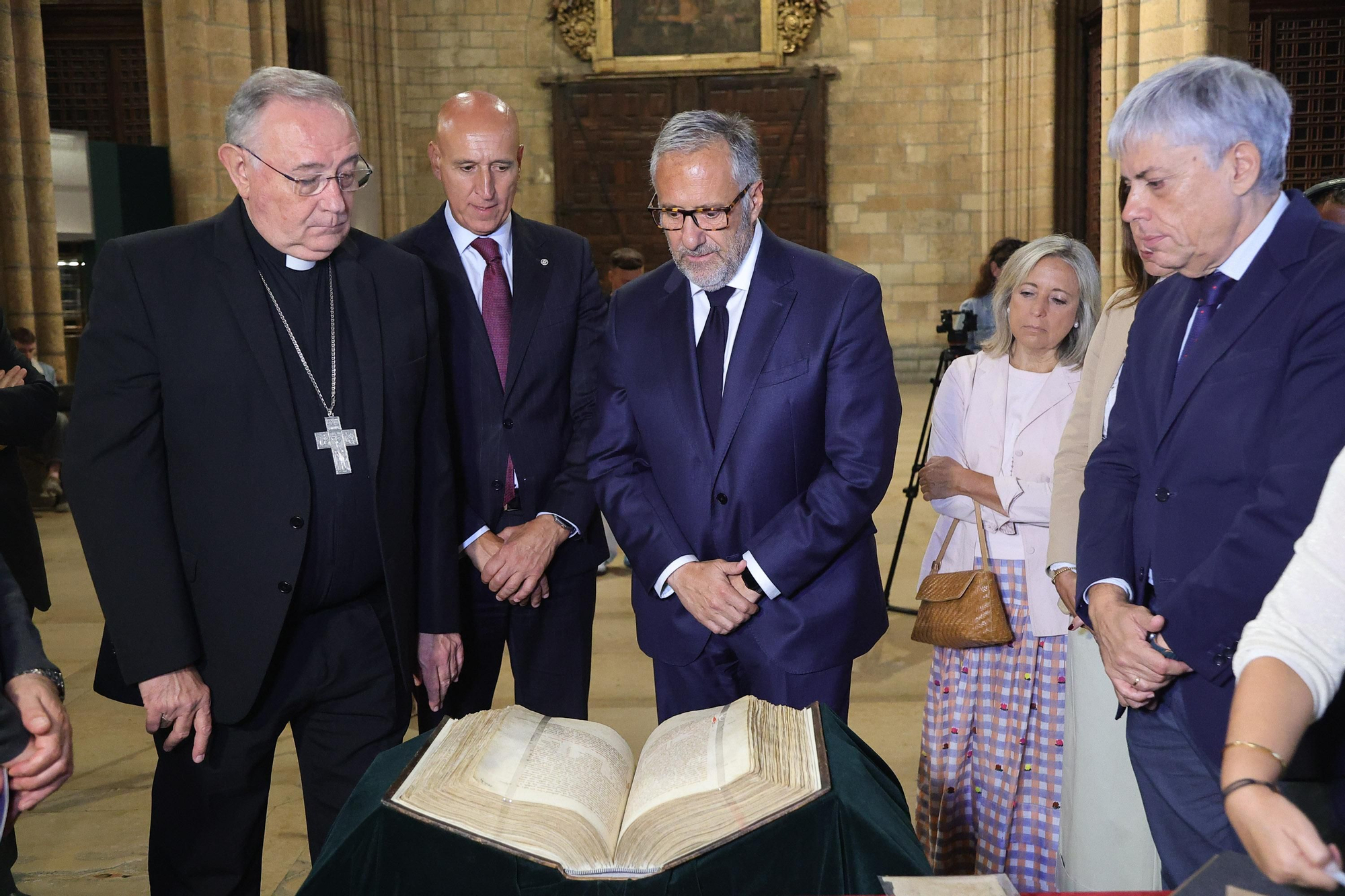 Acto de entrega de la restauración del Tumbo Legionense, un códice con más de 900 años de antigüedad.