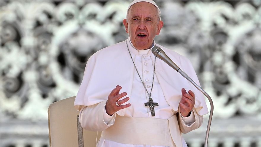 Foto reciente del papa Francisco durante la audiencia de los miércoles en la plaza de San Pedro del Vaticano. EFE/EPA/ETTORE FERRARI