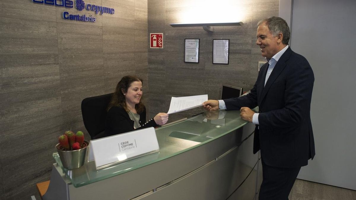 Lorenzo Vidal de la Peña en la sede de CEOE-Cepyme Cantabria.