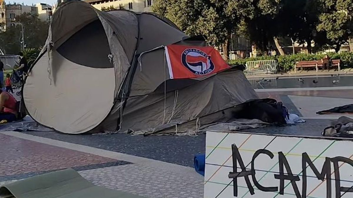 Las acampadas por la vivienda llegan a Barcelona: un centenar de personas plantan sus tiendas en Plaça Catalunya