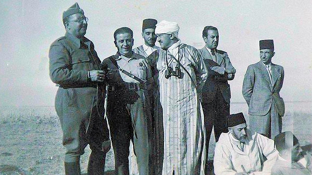 El doblemente traidor Antonio Aranda, en el Frente de León en septiembre de 1937, ya general de las fuerzas 'nacionales'.