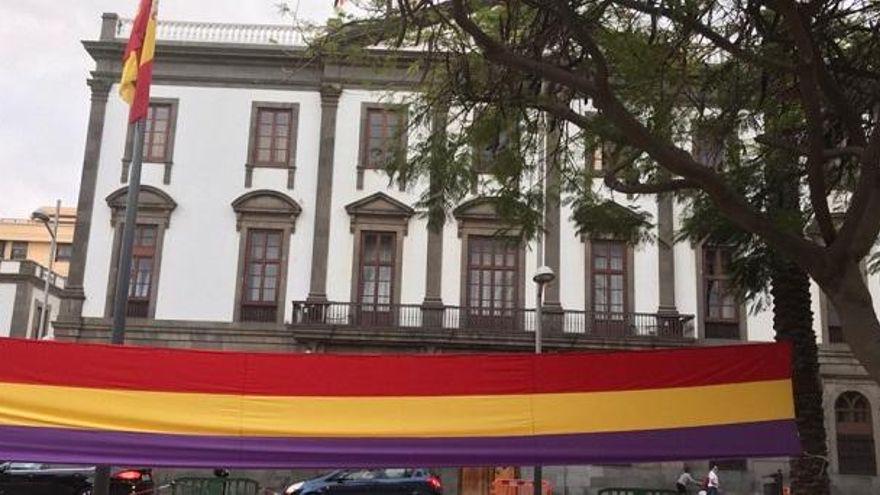 Un colectivo ciudadano llama a desplegar una bandera republicana gigante el 18 de julio en Las Palmas de Gran Canaria