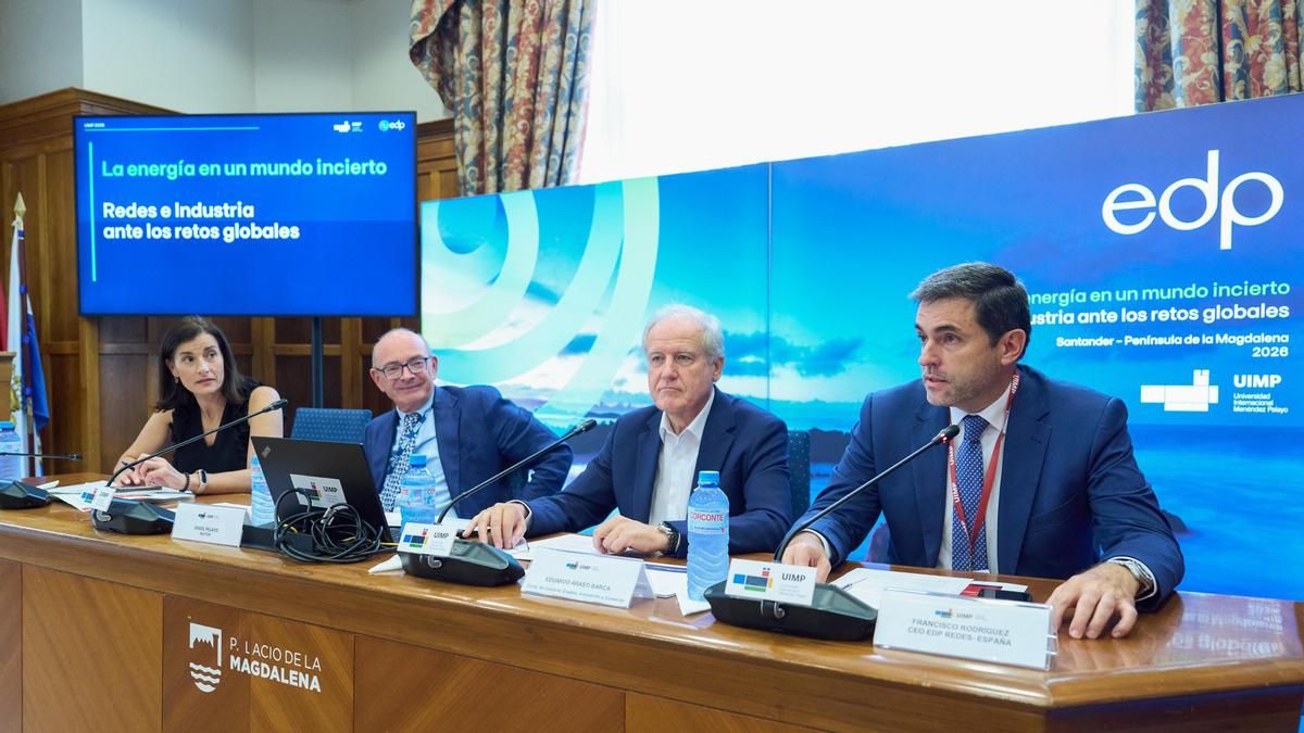 Cantabria reclama al Ministerio que resuelva los 244 recursos que pesan sobre el parque eólico El Escudo para que esté funcionando este año