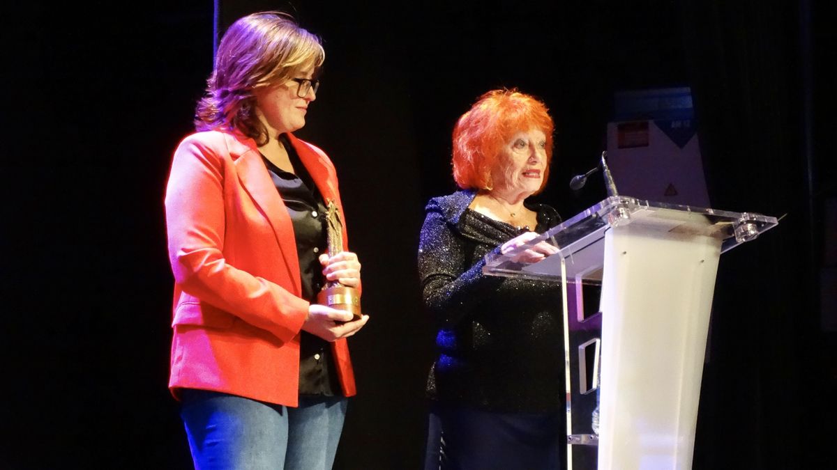 La concejala Lucía Fernández, junto a Julia Sevilla.