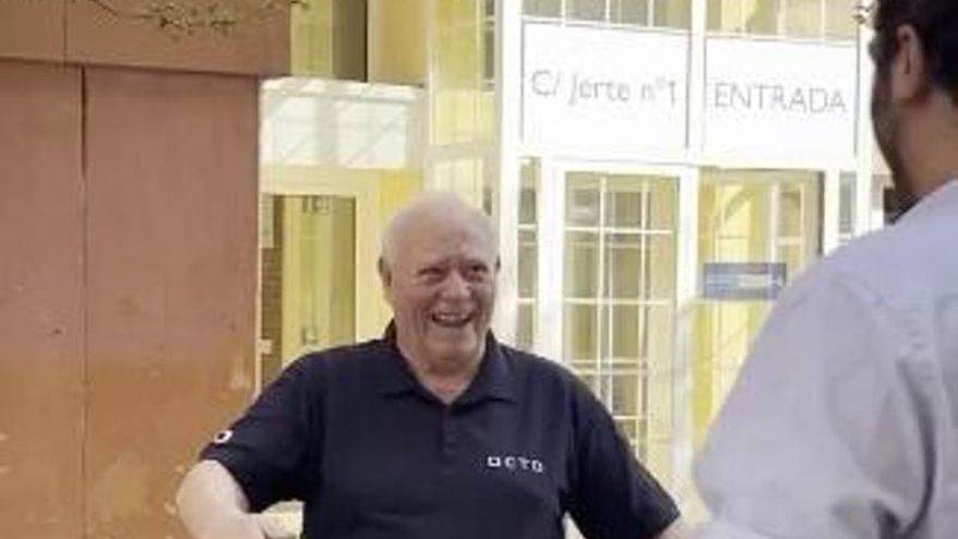 Alejandro se queda: la lucha vecinal contra Almeida para el desahucio de un hombre de 81 años en los apartamentos San Francisco