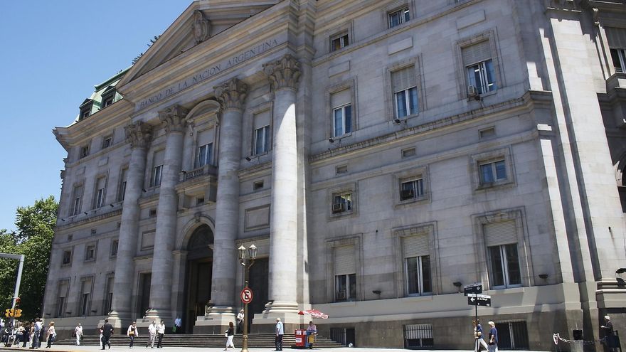 Con Milei, el Banco Nación ya refinancia deudas con más de 90 días de atraso, porque el salario no alcanza