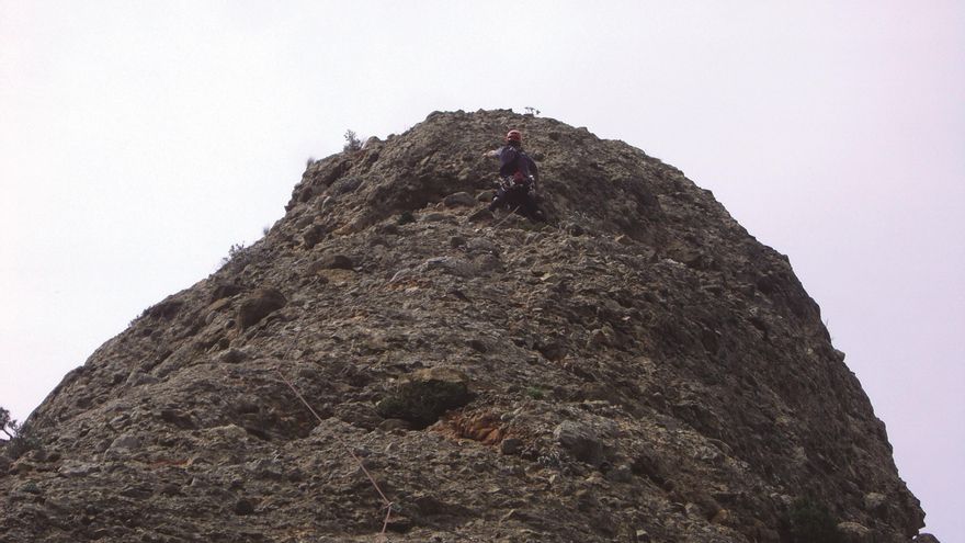 Conglomerado más compacto  de lo que aparenta en  los largos bajo  la Punta la Ralla en el ‘Espolón  del Gállego’.