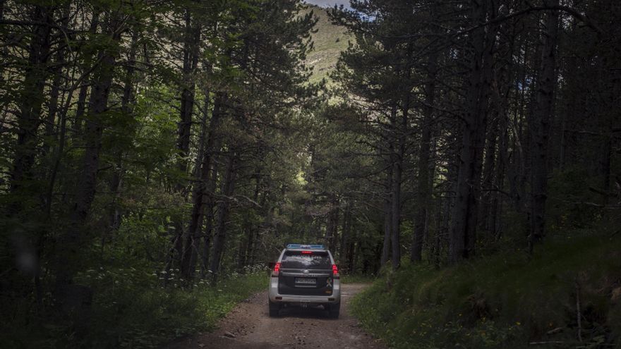 Subir a uno de los pasos de montaña usados por los contrabandistas puede llevar entre dos y tres horas de viaje por senderos de tierra.