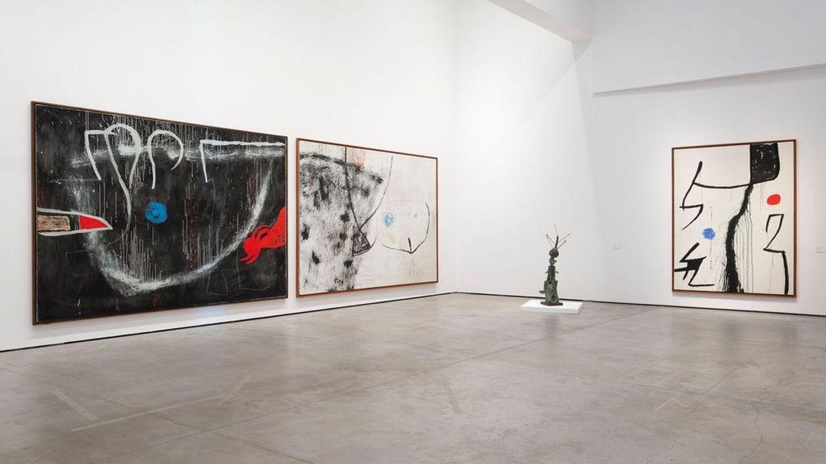 Pinturas que dan la bienvenida a la exposición de Joan Miró en Es Baluard