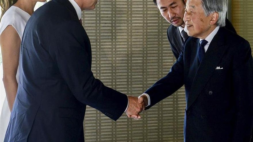 Akihito de Japón recibe a Mauricio Macri en el Palacio Imperial de Tokio
