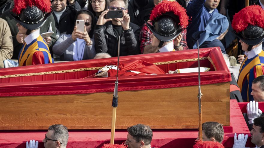 Por qué fascina tanto (a creyentes y no) todo lo que rodea a la sucesión del papa