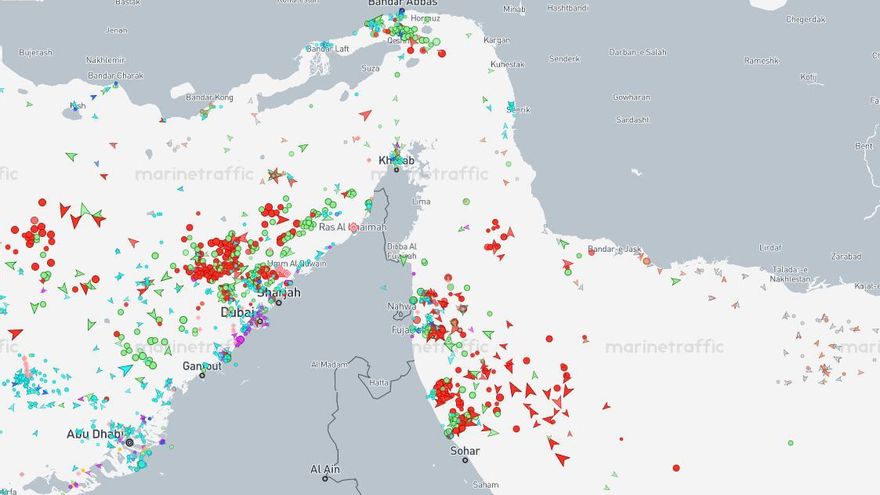 El tráfico marítimo en el estrecho de Ormuz el 5 de mayo.